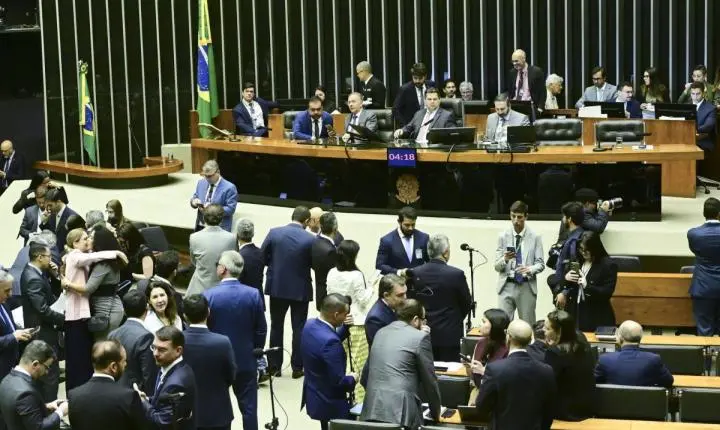 Escala 6×1: entenda as diferenças entre os textos do Congresso e governo