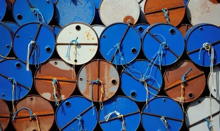 Estoques de petróleo nos EUA caem mais de 3 milhões de barris, revela DoE