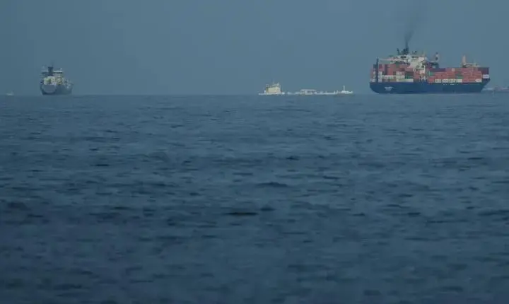 EUA atingem navio com mercadorias do Omã para o Irã, diz mídia iraniana