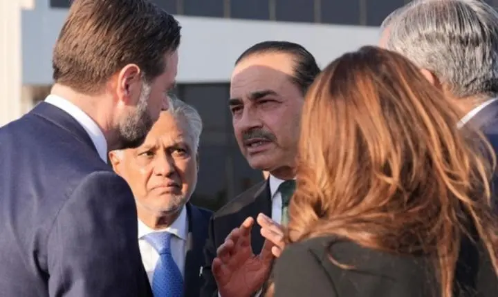 EUA e Irã desembarcam no Paquistão sob incerteza de nova rodada de negociações e ameaças em Ormuz