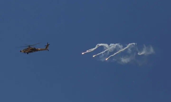 EUA resgatam pilotos após queda de helicóptero próximo a Ormuz, diz jornal