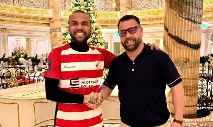 Ex-jogador da Seleção inicia carreira de técnico em clube de Daniel Alves