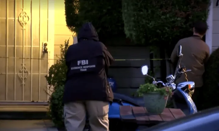 FBI revista casa de suspeito de tiroteio durante jantar com Trump