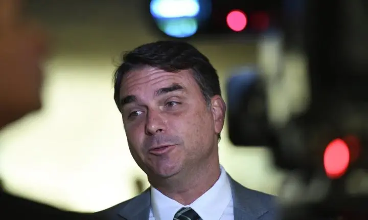 Flávio Bolsonaro vê Senado retomando independência e afirma: ‘Lula não tem mais articulação o Congresso’