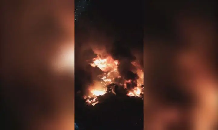 Incêndio atinge mercado na Indonésia e deixa ao menos três feridos