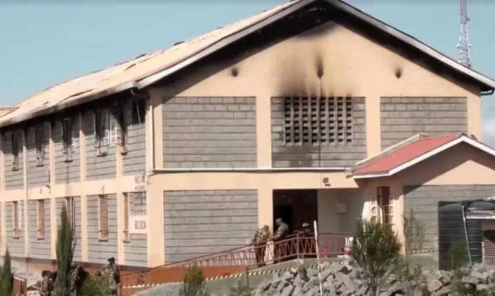 Incêndio em escola feminina no Quênia deixa 16 mortos e quase 80 feridos