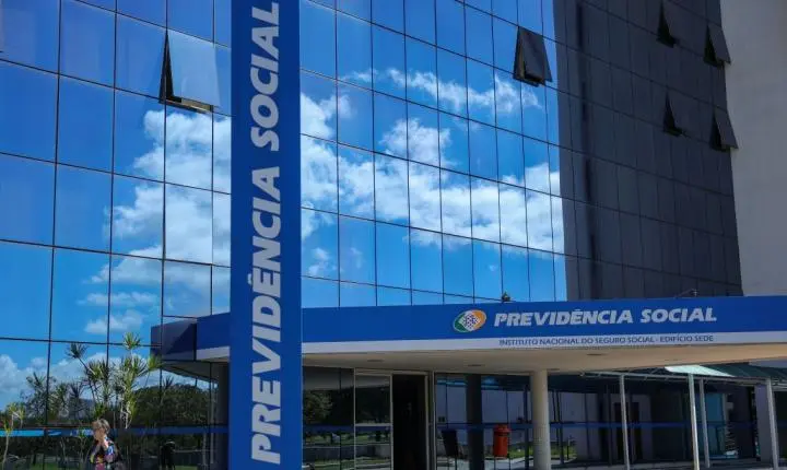 INSS paga primeira parcela do 13º salário nesta sexta-feira; confira datas