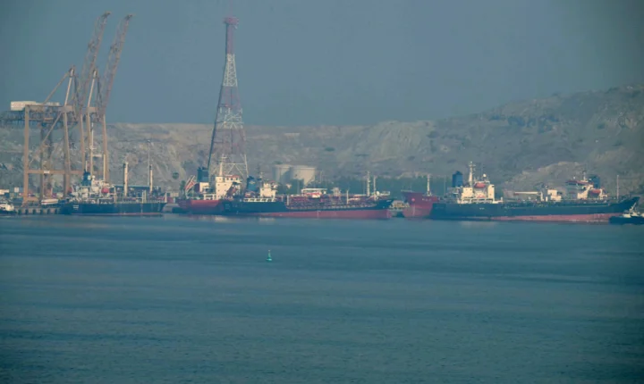 Irã diz que bloqueio naval dos EUA é ilegal e ameaça retaliação