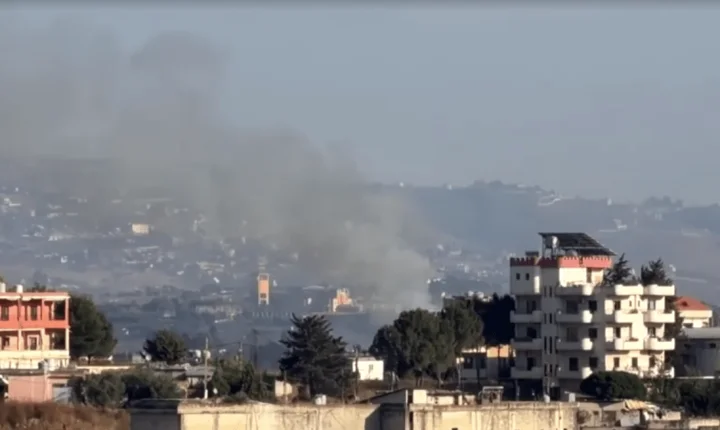 Israel ataca o Líbano um dia após concordar em retirar tropas da região
