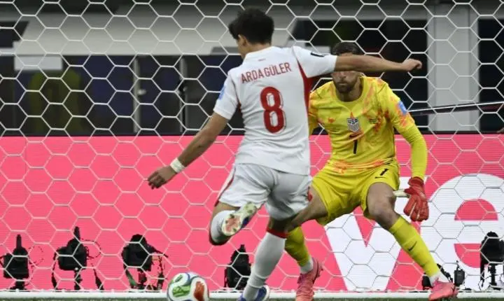 Já eliminada, Turquia marca no fim e vence Estados Unidos na Copa do Mundo