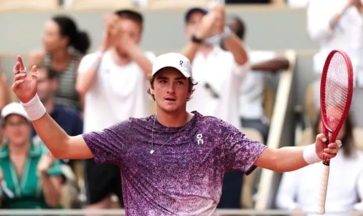 João Fonseca x Jakub Mensik: onde assistir ao jogo de Roland Garros