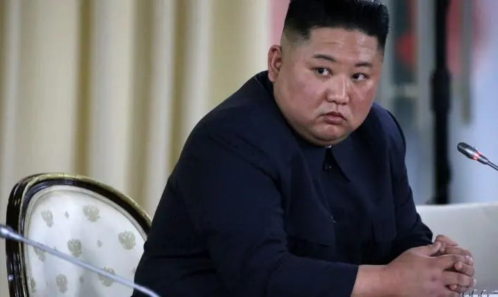 Kim Jong Un elogia soldados que escolhem morrer a serem capturados