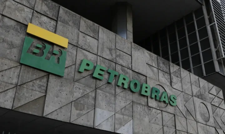 Lava Jato: executivos são condenados a até 14 anos de prisão por fraude em licitações
