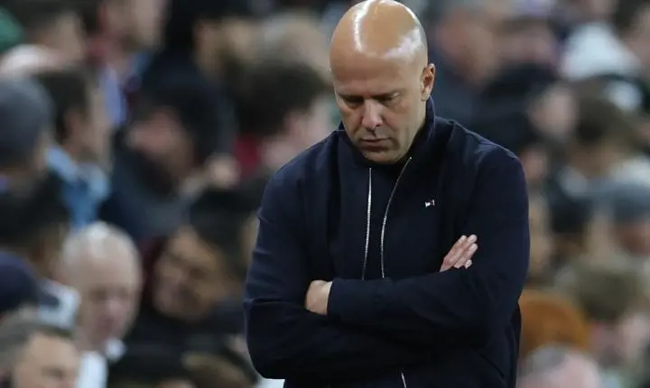 Liverpool demite Arne Slot e segue reformulação no elenco