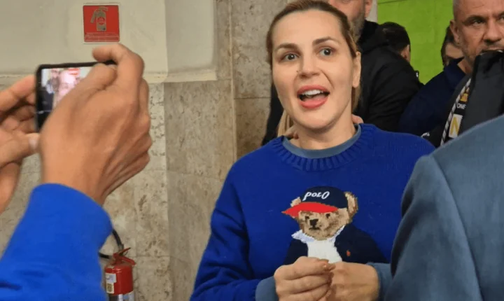 Na prisão, Deolane manda recado sobre cartas de amor de pretendentes