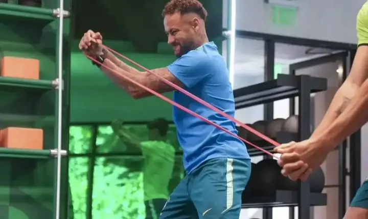 Neymar trabalha com o grupo após estreia da Seleção Brasileira; veja