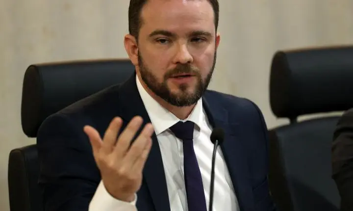 Nova versão do Desenrola será lançada após viagem de Lula, diz Durigan