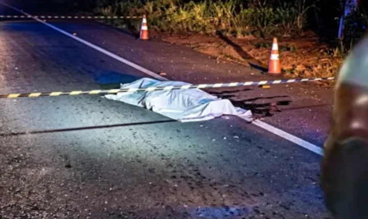Pedestre morre após ser atropelado por carreta na BR-262