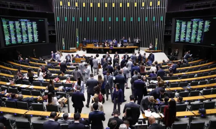 PoderData: 48% veem trabalho da Câmara como ‘péssimo’; Senado índice vai para 44%