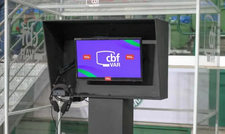 Puxão de Cabelo × Mão na Genitália: o VAR está mudando o futebol