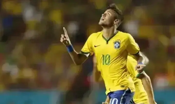Relembre como foi a fratura de Neymar na Copa de 2014 e sua recuperação