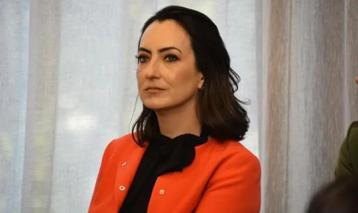 Saúde rebate Rosangela Moro sobre contrato com ONG que defende crianças trans: ‘Palanque político’