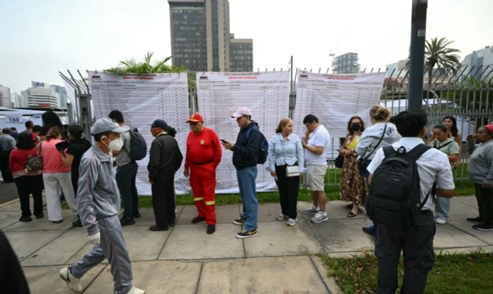 Sem candidatos definidos, Peru rejeita eleições complementares e ratifica data do 2º turno