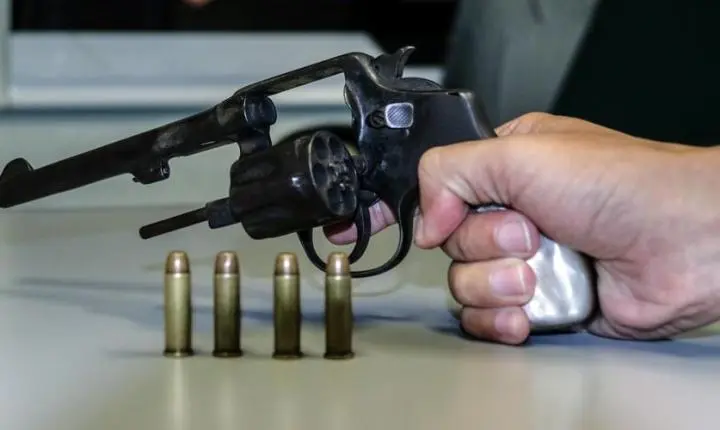 Suspeito de tentativa de assassinato é morto ao reagir à abordagem da PM