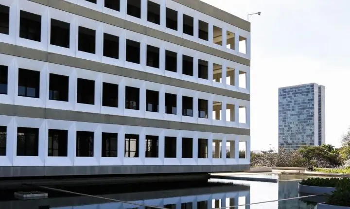 TCU aponta falhas e cobra revisão no uso de aviões da FAB por autoridades