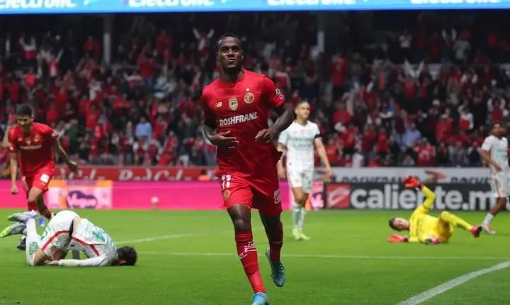 Toluca denuncia ataques racistas contra brasileiro Helinho