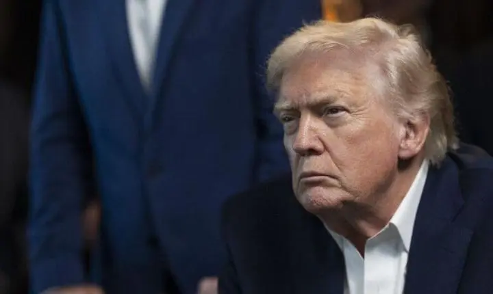 Trump diz que Irã está em colapso financeiro e não paga militares