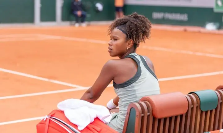 Victoria Barros perde e se despede nas semis juvenis de Roland Garros